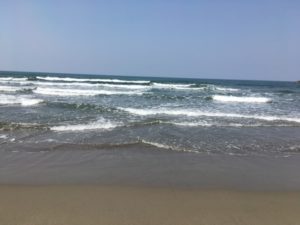 西浜海岸打ち寄せる波