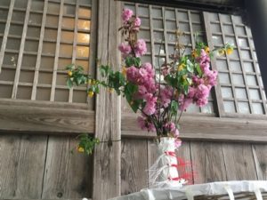 八重桜と山吹の花笠２