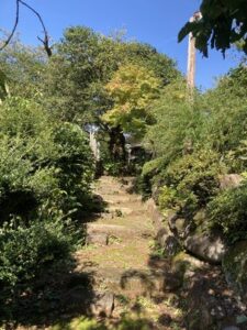 山本坊庭園への階段